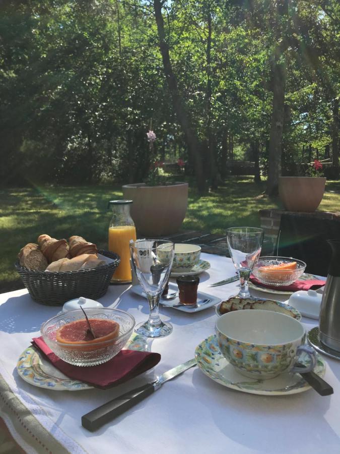 Les Vieux Guays Bed and Breakfast Cerdon  Eksteriør billede